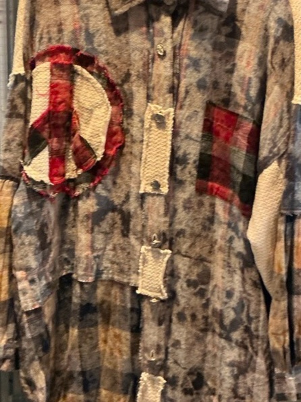 POL FLANNEL PEACE SIGN